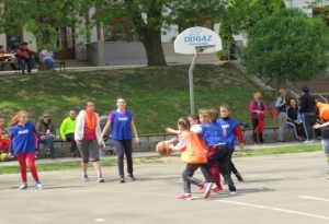 Egy kicsi mozgás mindenkinek kell - közösségi testmozgás - Zomba - 2019.05.01 #4