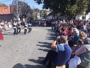 Helyi nemzetiségek zenék és kultúrák bemutatkozása és népszerűsítése - Felsőnána - 2018. 10. 06 #1